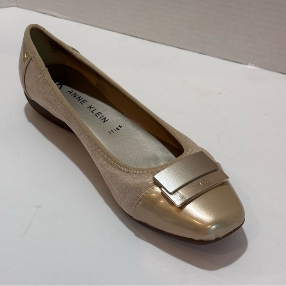NWOB Anne Klein Metallic Taupe I-Flex Flats with Gold Buckle SZ 8.5 - Picture 1 of 13